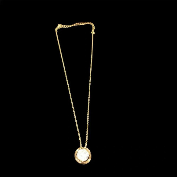 Avon pendant necklace goldtone with sparkly round jewel 21” length - Picture 1 of 5